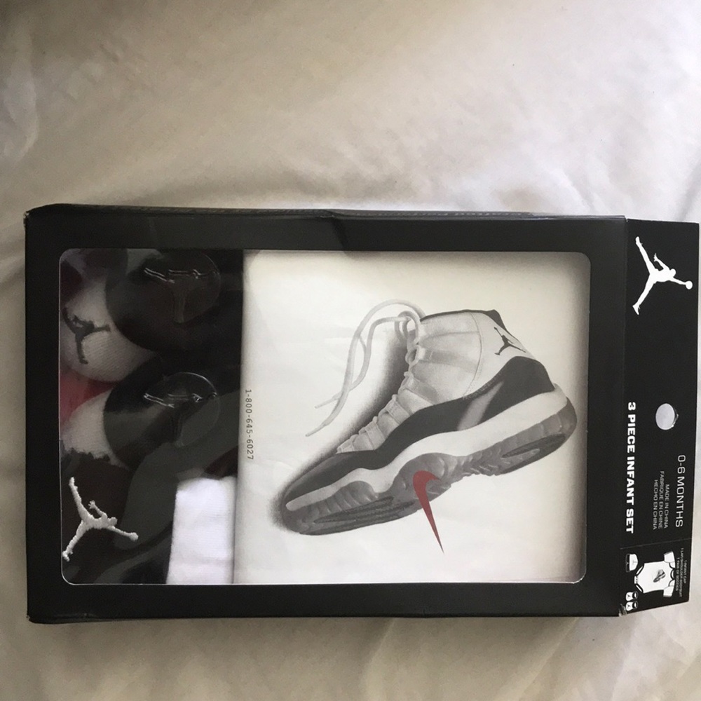 Brand New Nike Newborn Cap, Onesie, & Botties